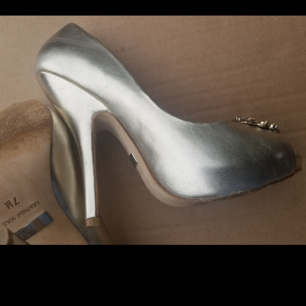 BADGLEY Mischka size 7 heels. - Picture 12 of 12
